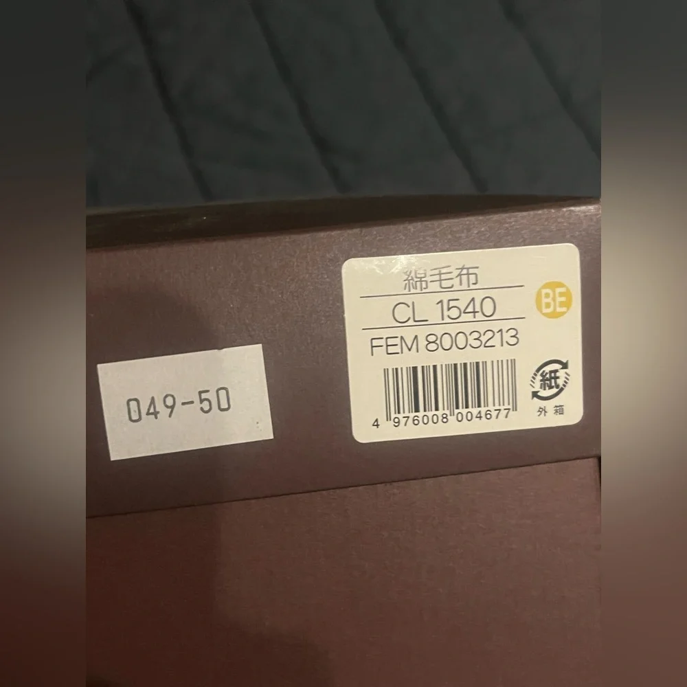 NIB: CELINE Checkered Throw Blanket w/ Triomphe Logo, Tan/White, 4' 7" × 6' 7" - Picture 6 of 7